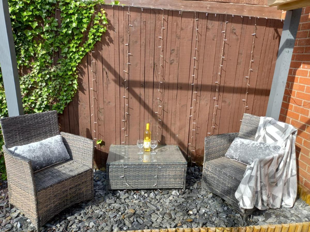 Twin Room In Prescot Homestay Exterior photo