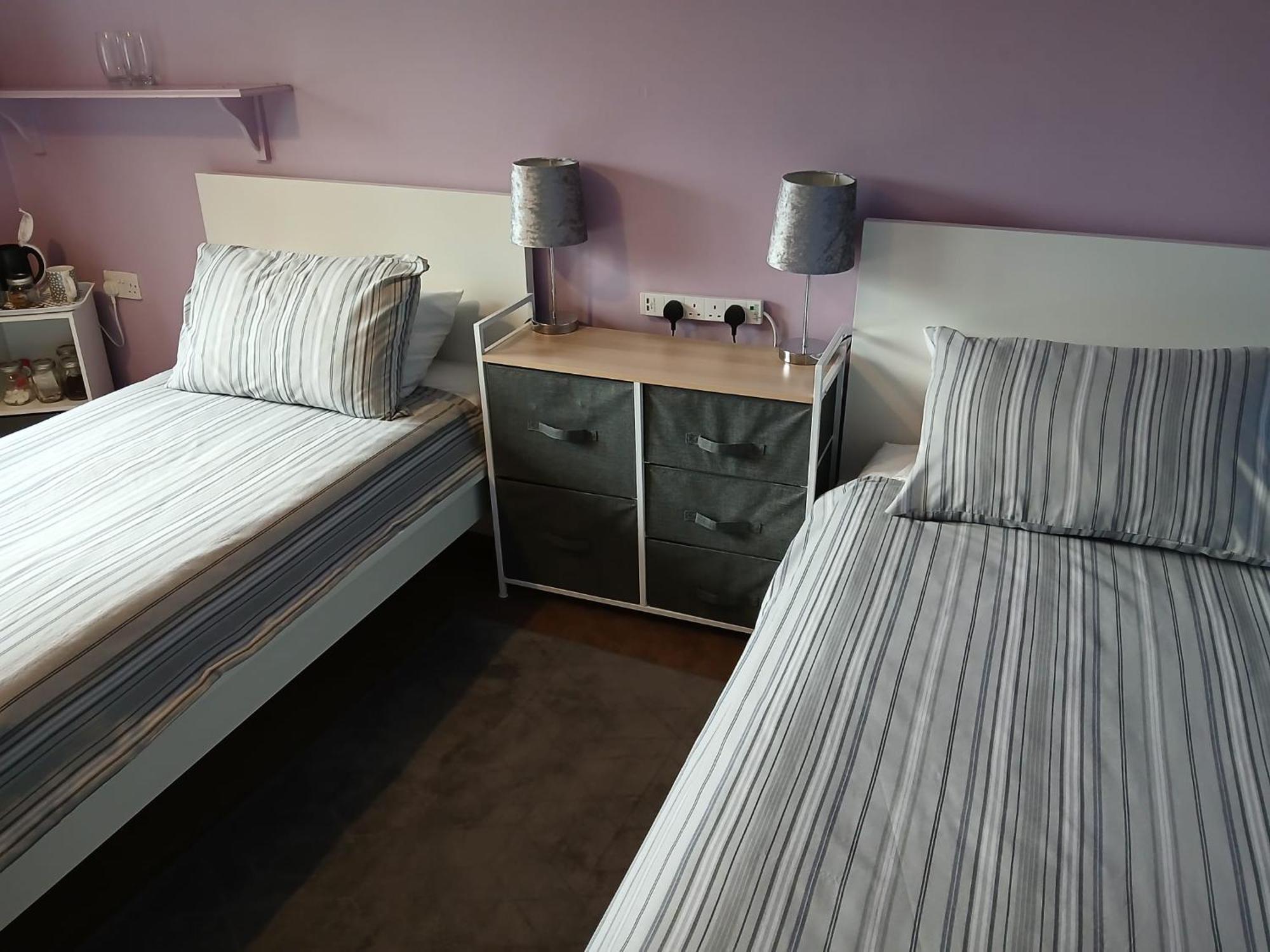 Twin Room In Prescot Homestay Exterior photo